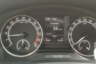 Tahle ojetina jezdí za necelé 4 litry a údržba nestojí skoro nic. V bazarech je o ni rvačka